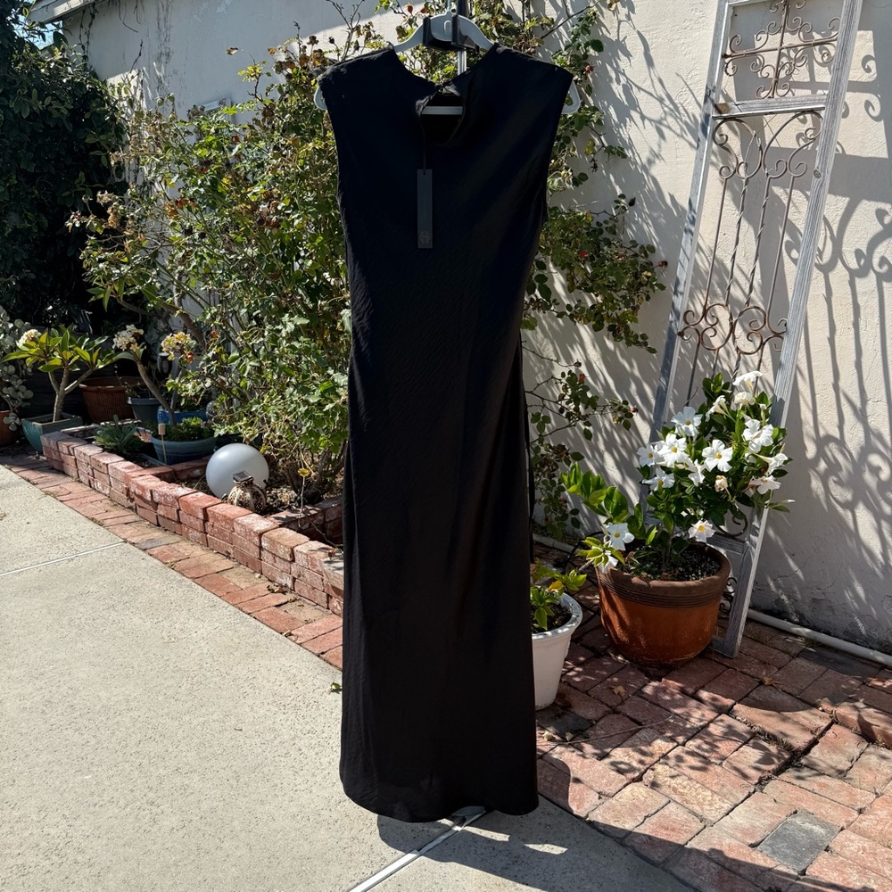 House of Harlow 1960 Elegant Black Sleeveless Dress